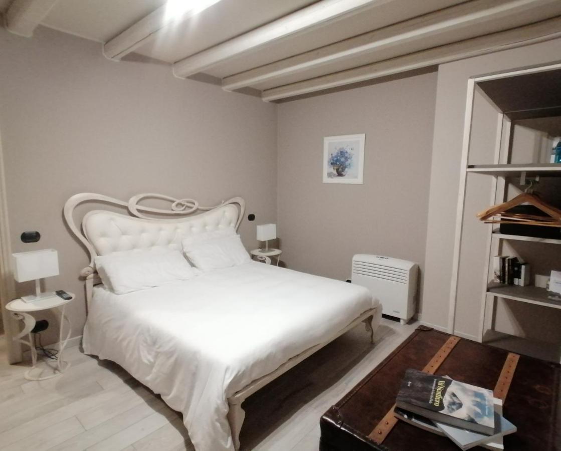 Casale Raffaello B&B Como Albese Con Cassano Экстерьер фото