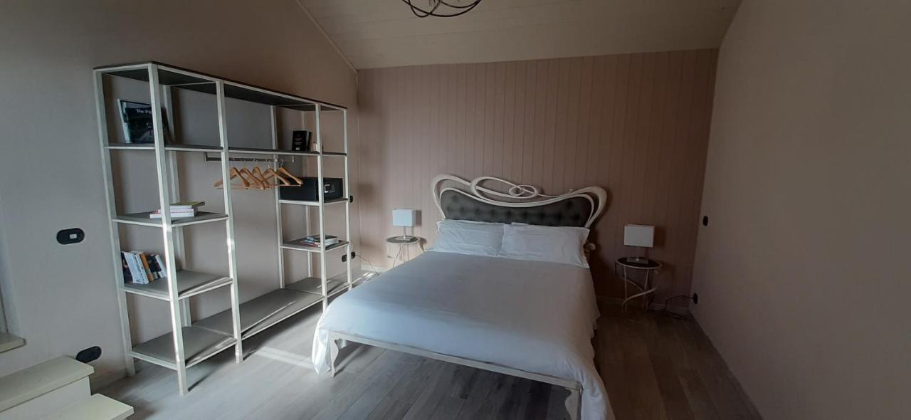 Casale Raffaello B&B Como Albese Con Cassano Экстерьер фото