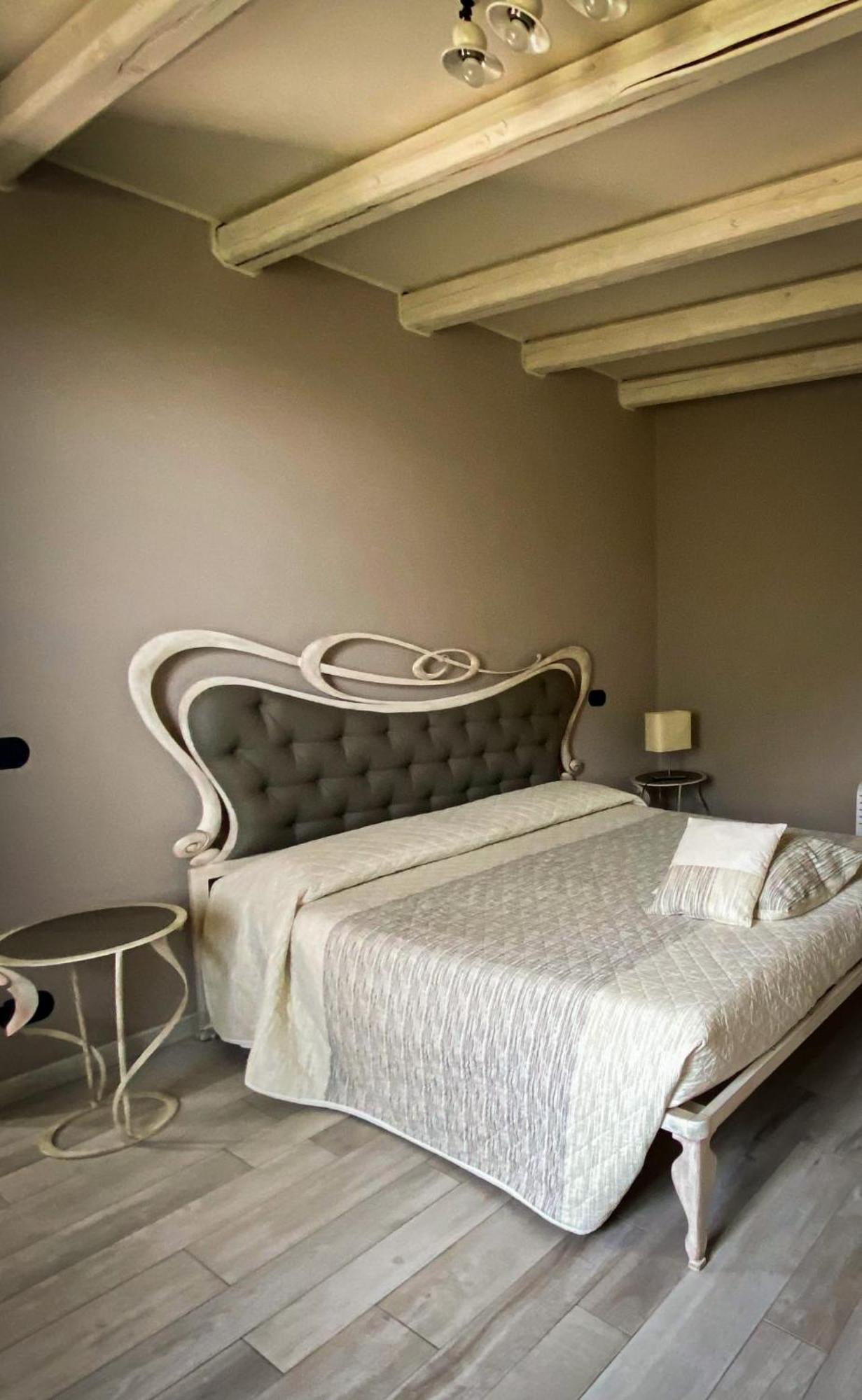 Casale Raffaello B&B Como Albese Con Cassano Экстерьер фото