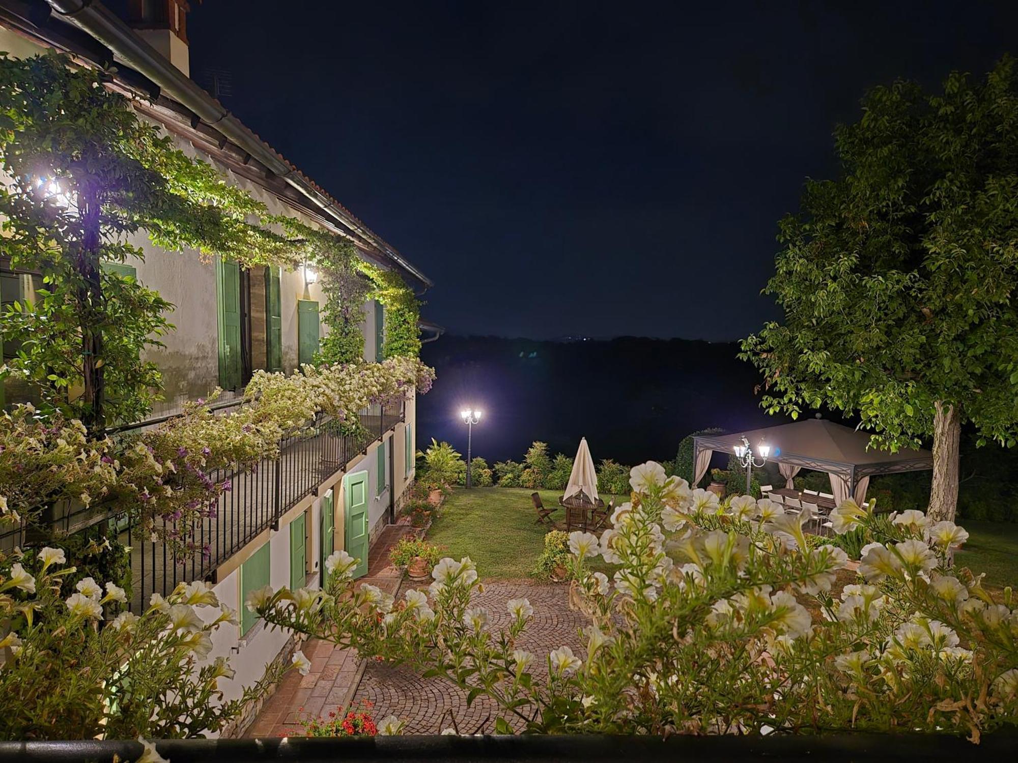 Casale Raffaello B&B Como Albese Con Cassano Экстерьер фото