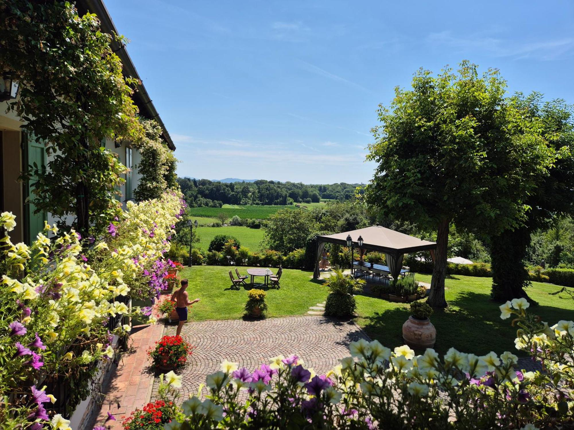 Casale Raffaello B&B Como Albese Con Cassano Экстерьер фото